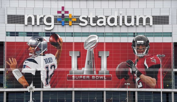 9855838-nfl-super-bowl-li-stadium-features-1